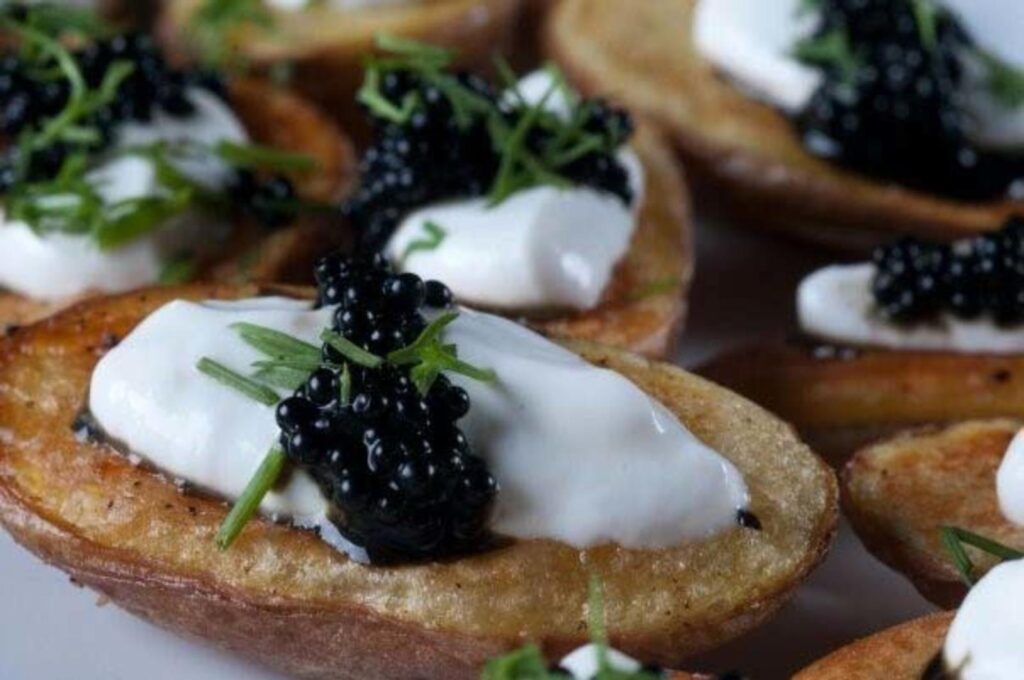 Sour cream, baked potato and caviar1